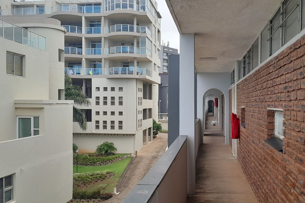 2 Bedroom Beachfront Apartment - Photo 2