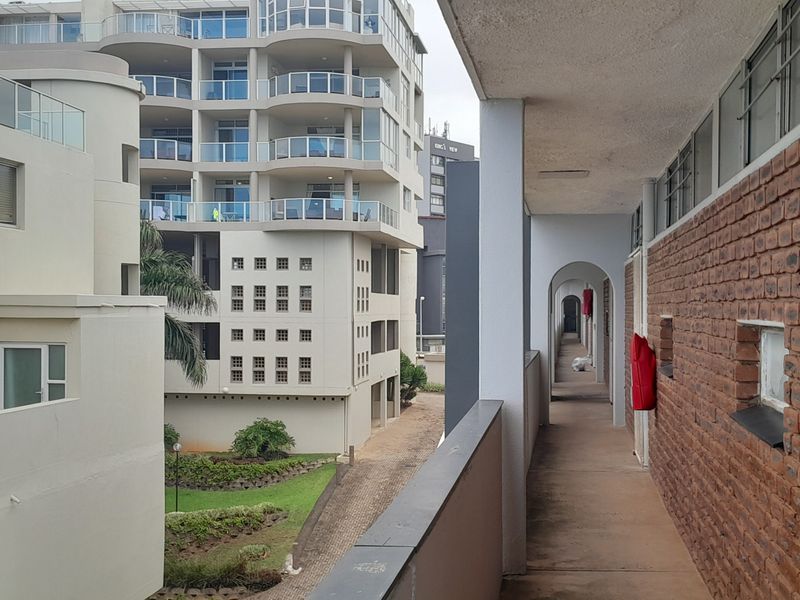 2 Bedroom Beachfront Apartment - Photo 2