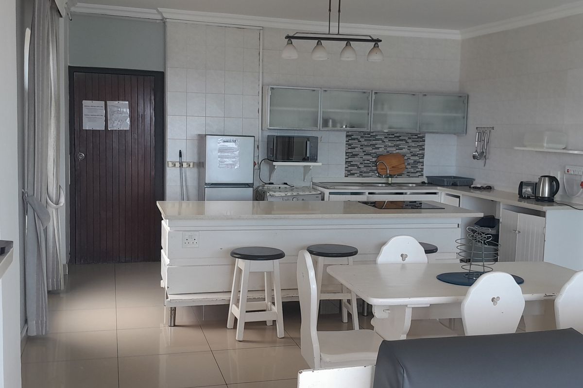 2 Bedroom Beachfront Apartment - Photo 5