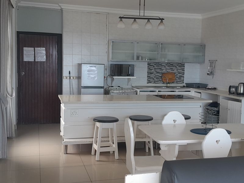 2 Bedroom Beachfront Apartment - Photo 5