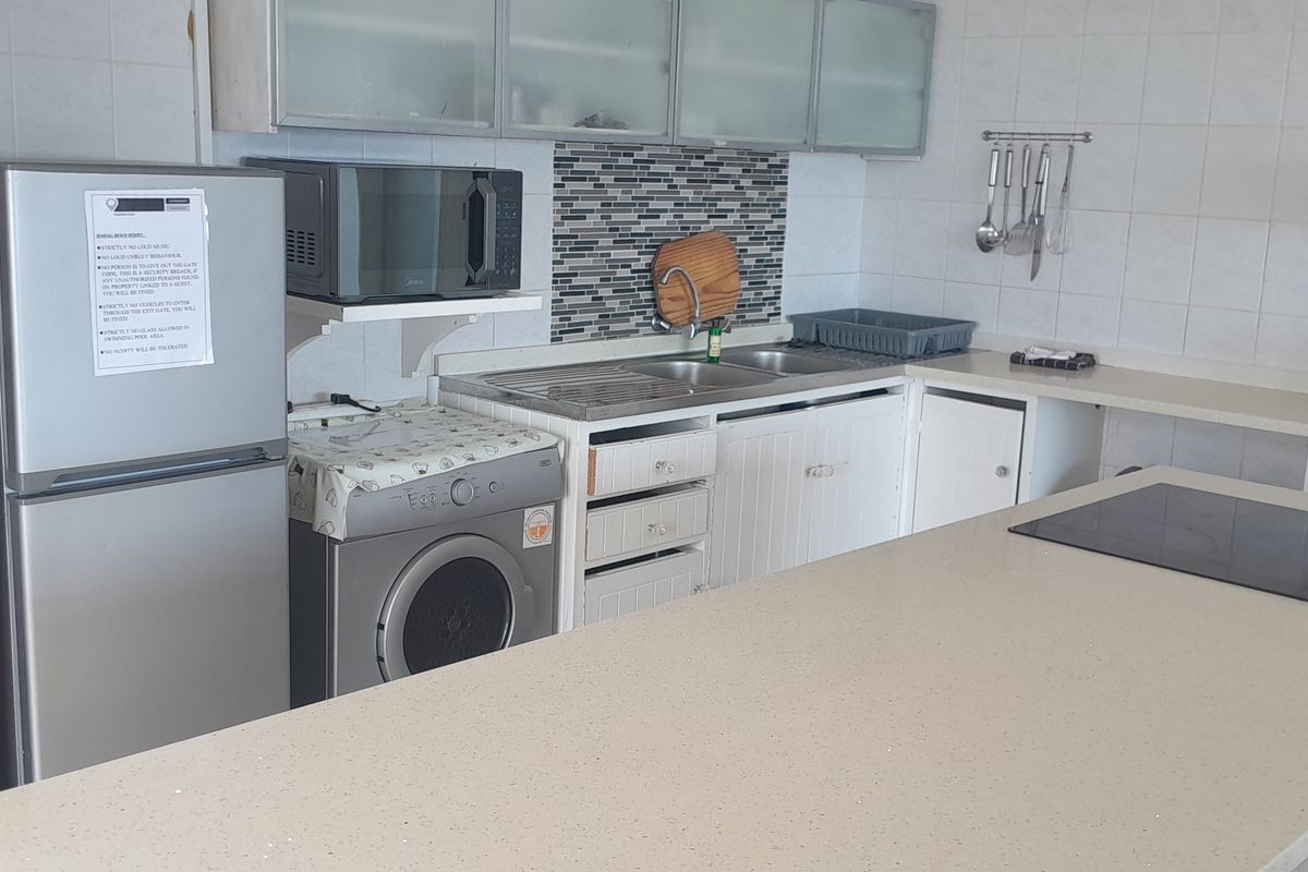 2 Bedroom Beachfront Apartment - Photo 4