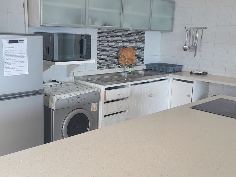 2 Bedroom Beachfront Apartment - Photo 4