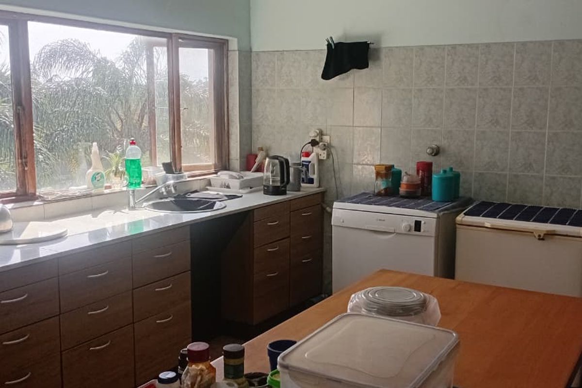 Beautiful Expansive 6-Bedroom Home with Endless Sea Views in Margate - Photo 4