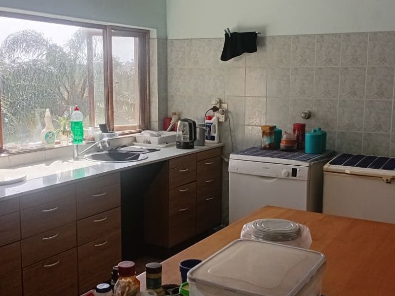 Beautiful Expansive 6-Bedroom Home with Endless Sea Views in Margate - Photo 4