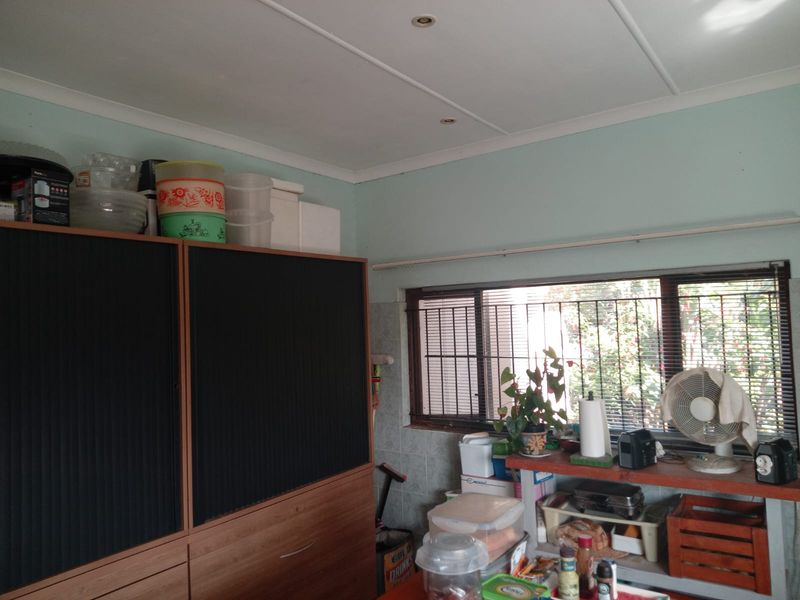 Beautiful Expansive 6-Bedroom Home with Endless Sea Views in Margate - Photo 5