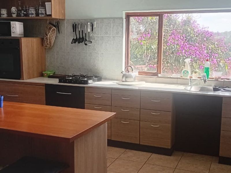 Beautiful Expansive 6-Bedroom Home with Endless Sea Views in Margate - Photo 6