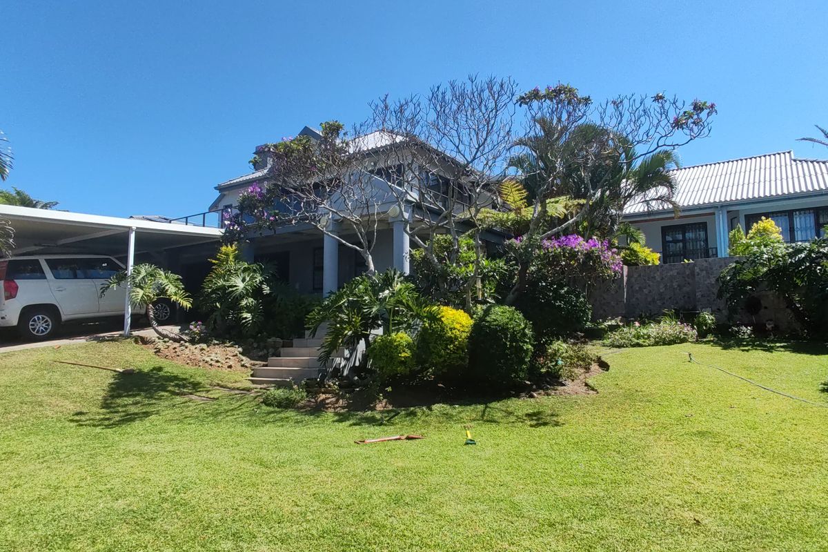 Entertainer's dream -  Modern 5 beachside beauty for sale in Manaba Beach, Margate. - Photo 2
