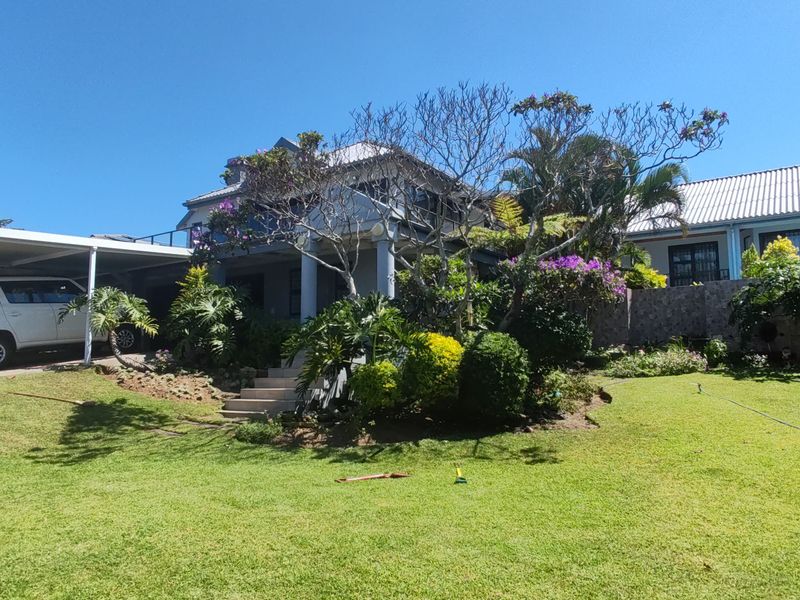 Entertainer's dream -  Modern 5 beachside beauty for sale in Manaba Beach, Margate. - Photo 2