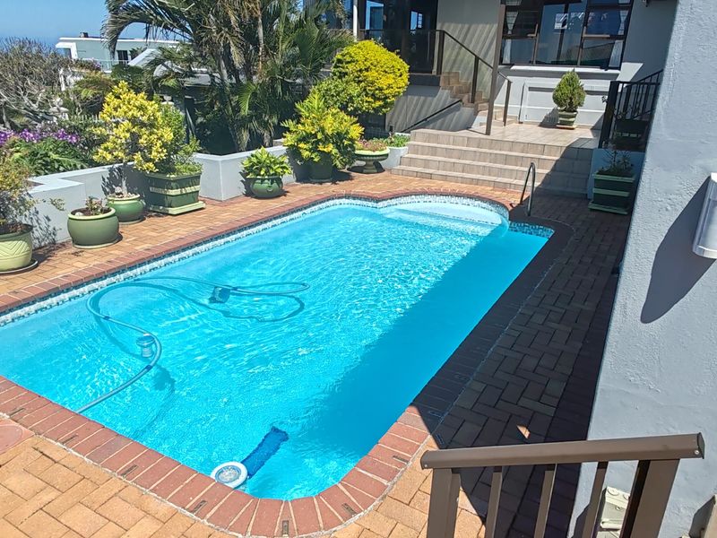 Entertainer's dream -  Modern 5 beachside beauty for sale in Manaba Beach, Margate. - Photo 3