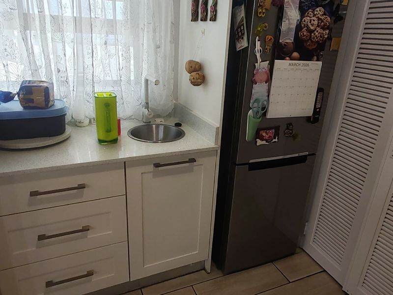 Entertainer's dream -  Modern 5 beachside beauty for sale in Manaba Beach, Margate. - Photo 7