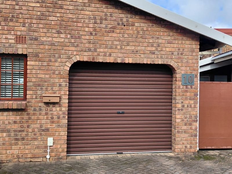 Coastal Living at Its Finest – Secure, Pet-Friendly Complex with Distant Sea Views (No Stairs) - Photo 3