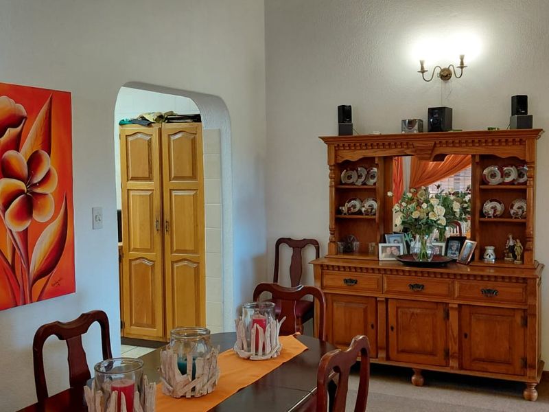 Coastal Living at Its Finest – Secure, Pet-Friendly Complex with Distant Sea Views (No Stairs) - Photo 8