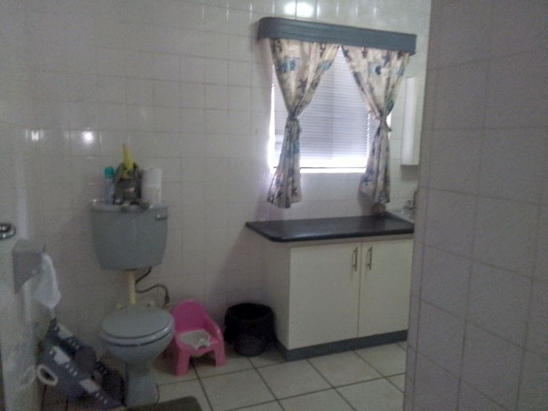 Charming 4-Bedroom Home with Spacious Yard and Extra Features - Photo 10