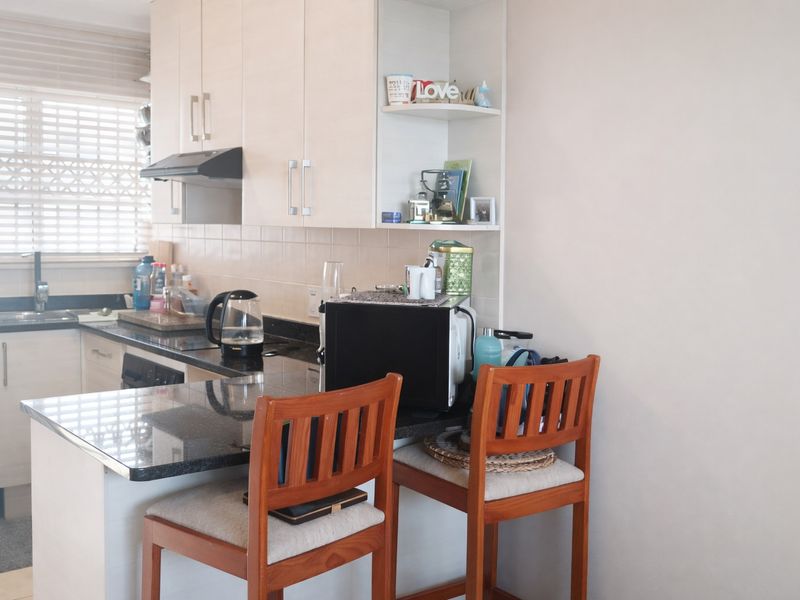 Beautiful Ground Floor Unit in Coastal Uvongo - Photo 6