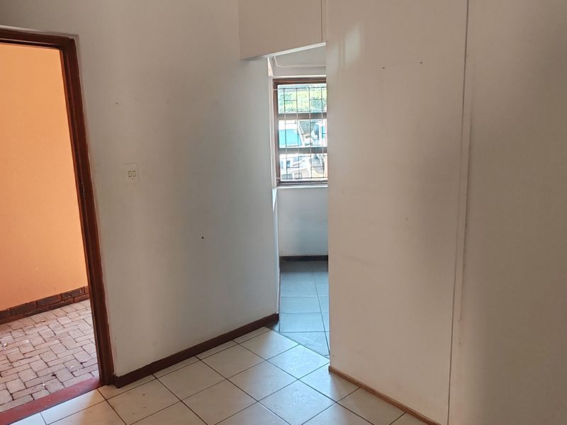 Charming Coastal Home with Sea Views and Pool – Uvongo, Margate - Photo 9