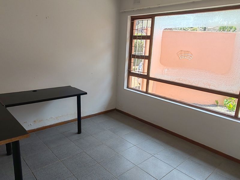 Charming Coastal Home with Sea Views and Pool – Uvongo, Margate - Photo 7