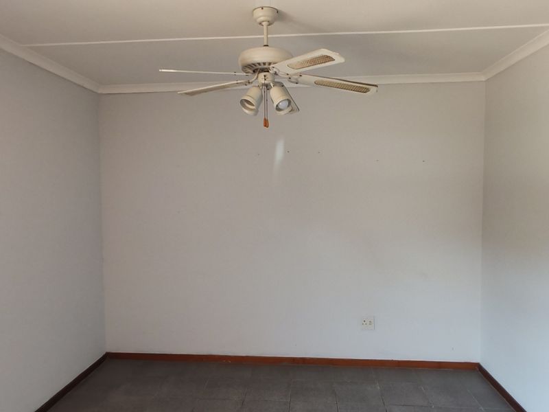 Charming Coastal Home with Sea Views and Pool – Uvongo, Margate - Photo 6