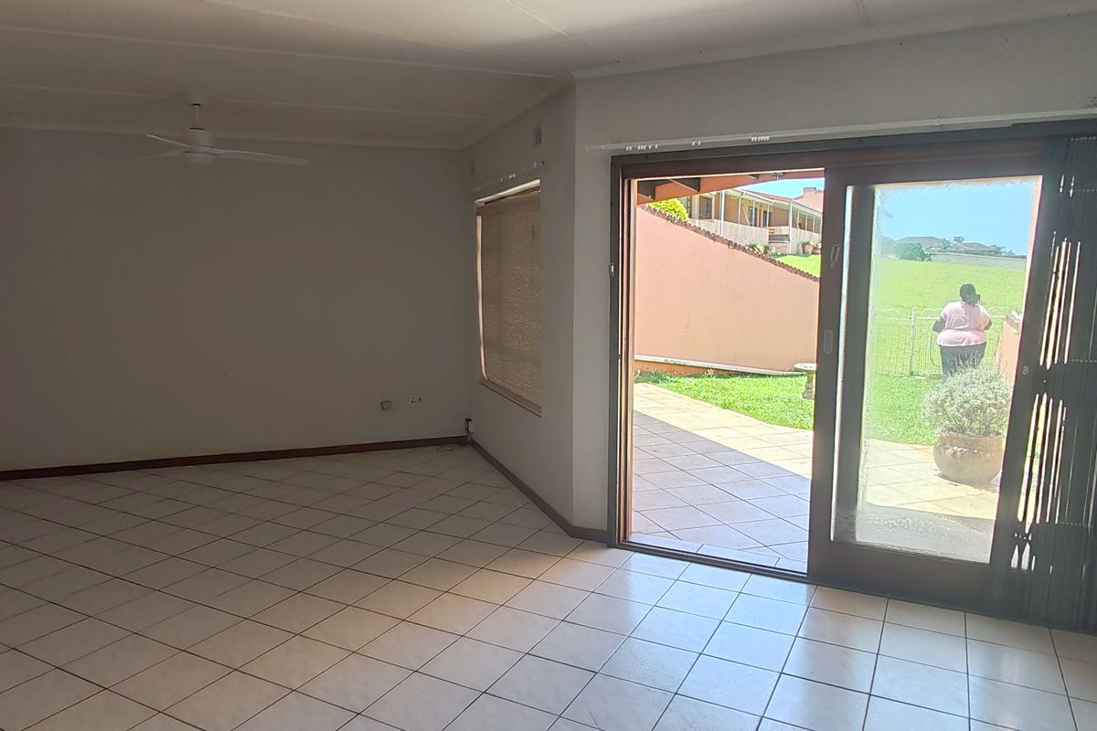 Charming Coastal Home with Sea Views and Pool – Uvongo, Margate - Photo 2