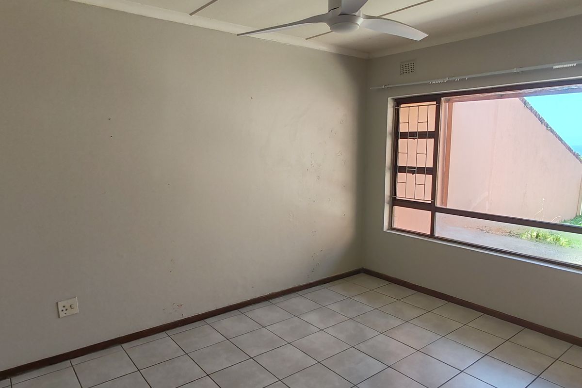 Charming Coastal Home with Sea Views and Pool – Uvongo, Margate - Photo 5