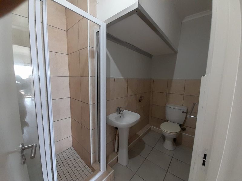 Apartment Rental Monthly In Kingsburgh - Photo 8