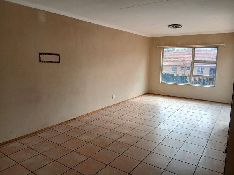 Spacious 3 Bedroom Apartment To Rent in Secure Complex - Photo 8