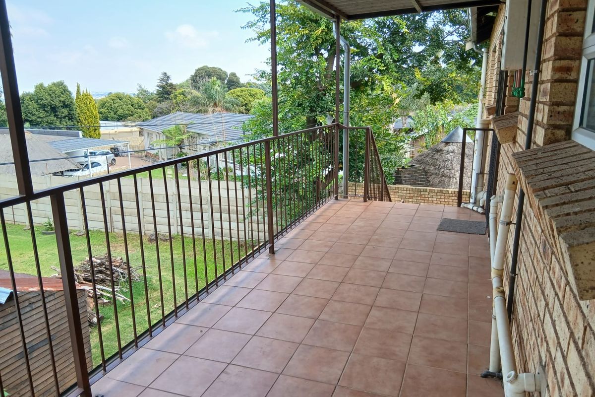 Spacious 3 Bedroom Apartment To Rent in Secure Complex - Photo 4