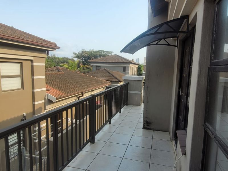 DIRECT ACCESS O AMANZIMTOTI MAIN BEACH - Photo 1