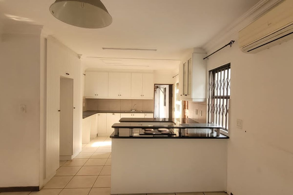 DIRECT ACCESS O AMANZIMTOTI MAIN BEACH - Photo 2