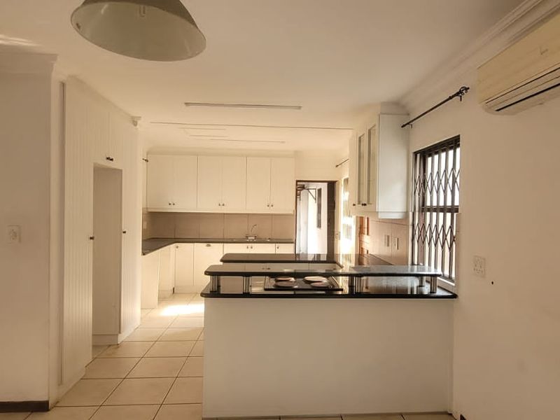 DIRECT ACCESS O AMANZIMTOTI MAIN BEACH - Photo 2