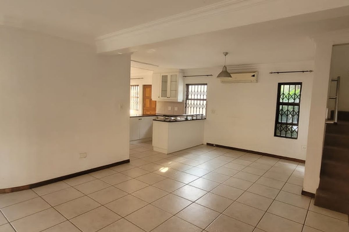 DIRECT ACCESS O AMANZIMTOTI MAIN BEACH - Photo 3