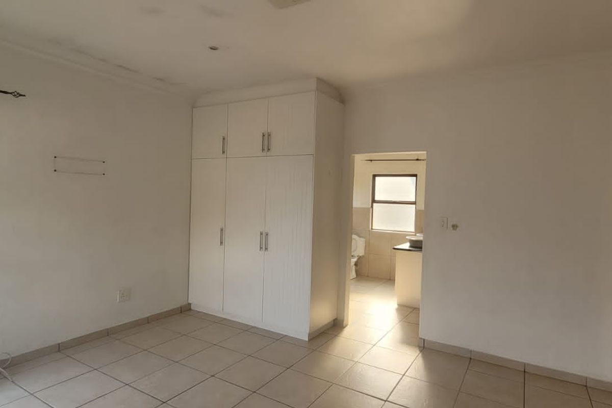 DIRECT ACCESS O AMANZIMTOTI MAIN BEACH - Photo 5