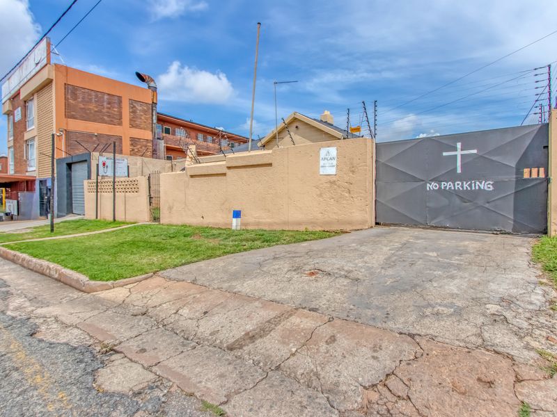 🚨 PRIME OFFICE / HOME IN DELAREY – THIS WILL GO FAST 🚨 - Photo 3