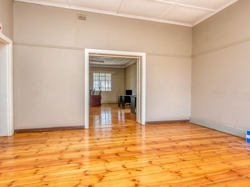 🚨 PRIME OFFICE / HOME IN DELAREY – THIS WILL GO FAST 🚨 - Photo 4