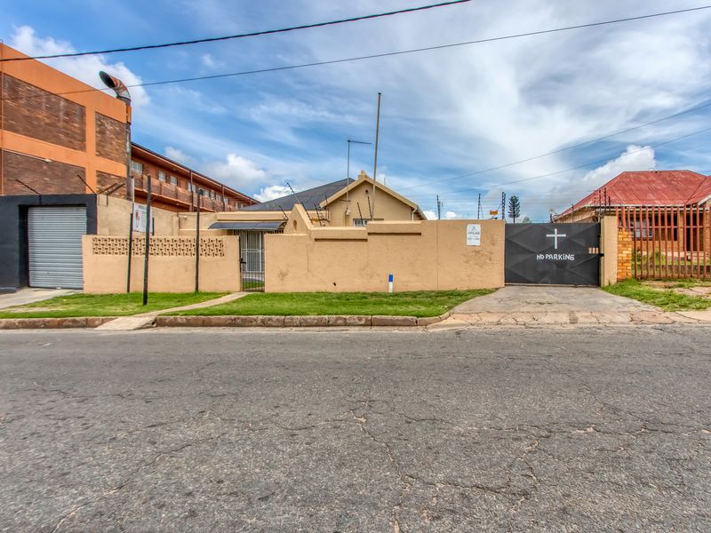 🚨 PRIME OFFICE / HOME IN DELAREY – THIS WILL GO FAST 🚨 - Photo 2