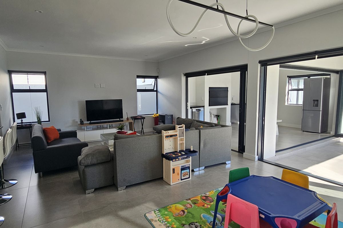 House For Sale In Blouberg - Photo 4