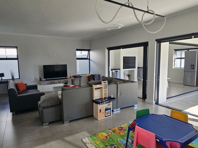 House For Sale In Blouberg - Photo 4