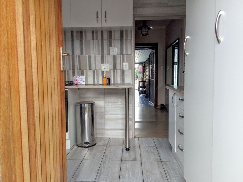 Immaculate 3 Bedroom house now available! - Photo 9