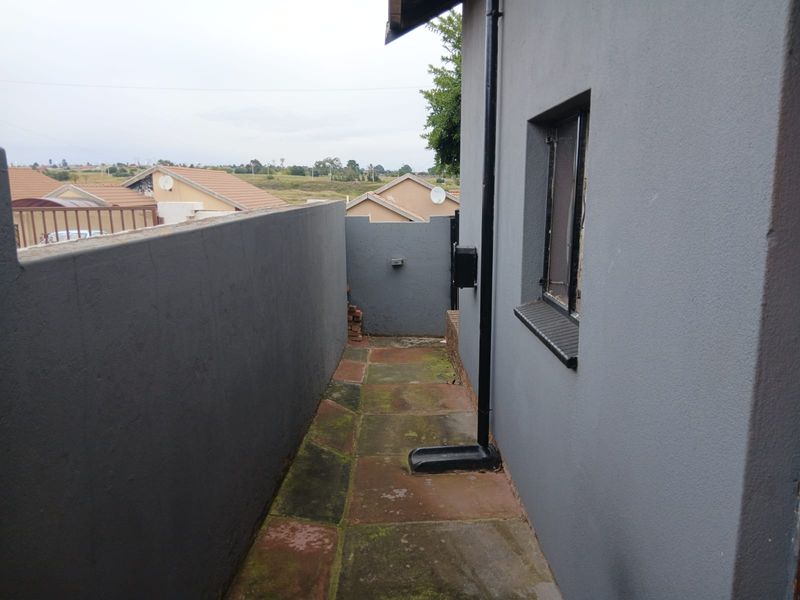 THREE BEDROOM FAMILY HOME FOR SALE IN KAGISO-RIVERSIDE - Photo 9