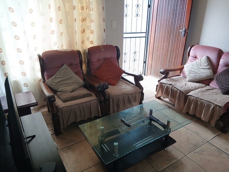 THREE BEDROOM FAMILY HOME FOR SALE IN KAGISO-RIVERSIDE - Photo 5