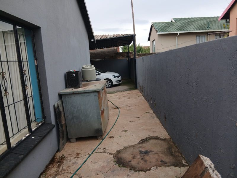 THREE BEDROOM FAMILY HOME FOR SALE IN KAGISO-RIVERSIDE - Photo 4