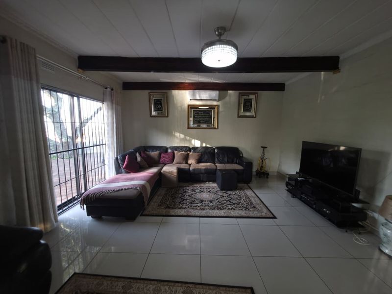 CASTLE HOME - Photo 7