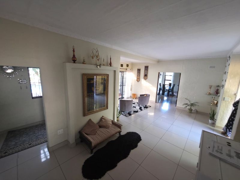 CASTLE HOME - Photo 6