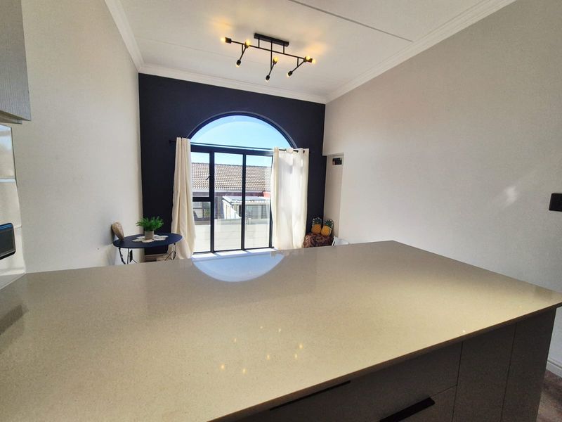 **Opulent Urban Oasis in null, Cape Town** - Photo 8