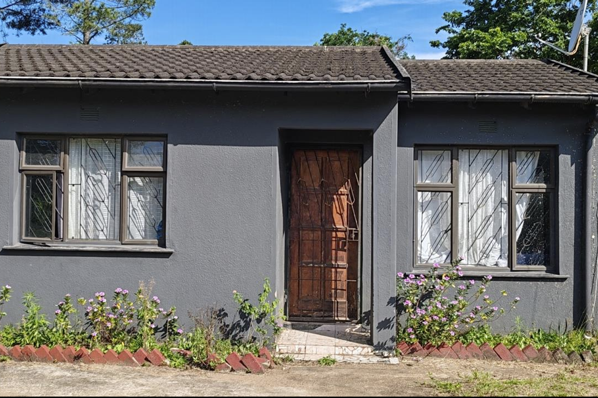Affordable house that is pet friendly - Photo 2
