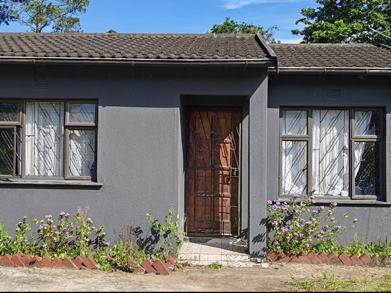 Affordable house that is pet friendly - Photo 2