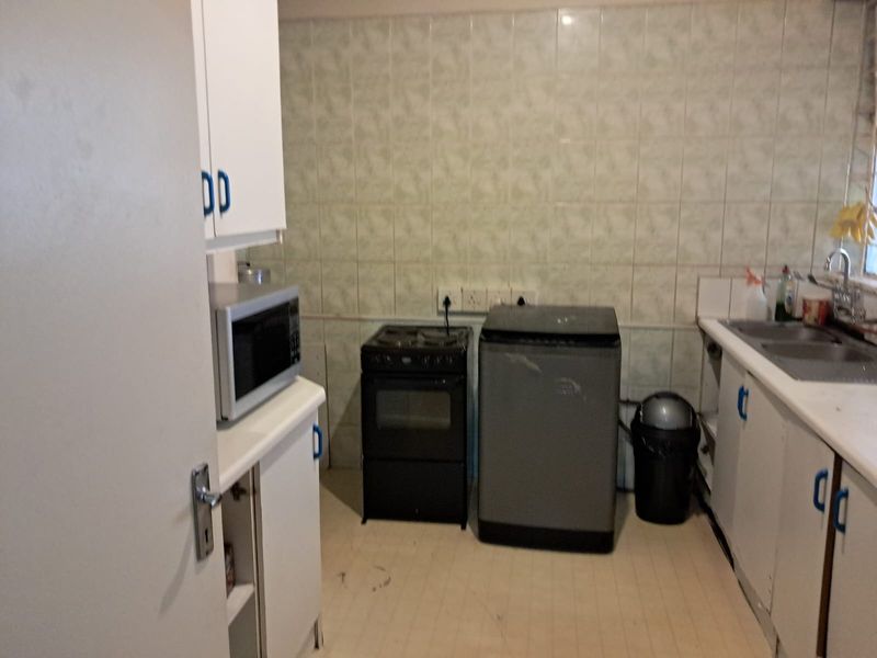 2 Bedroom Flat in Krugersdorp Central - Photo 2