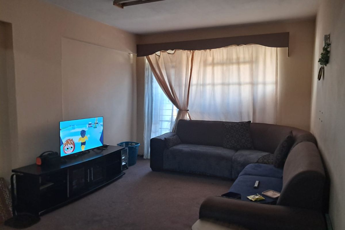 2 Bedroom Flat in Krugersdorp Central - Photo 4