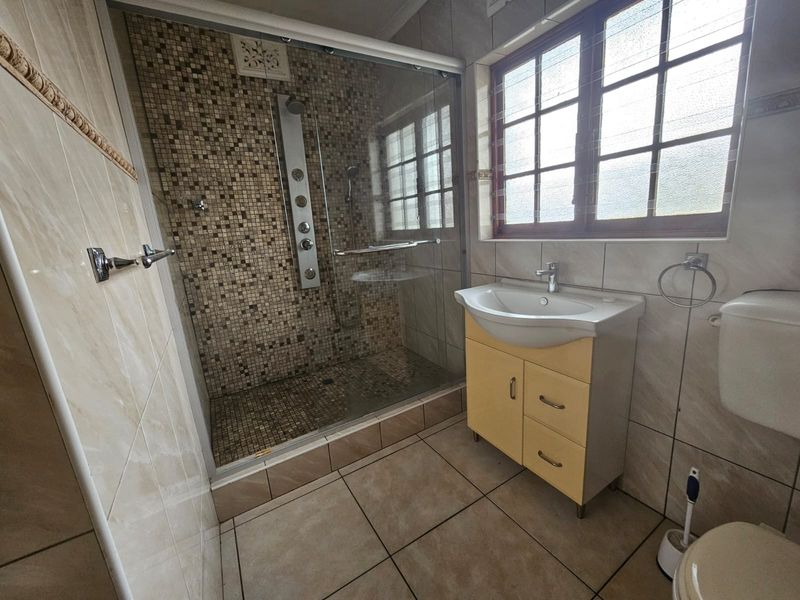 DECEASED ESTATE. HUGE DUPLEX FOR SALE - Photo 9