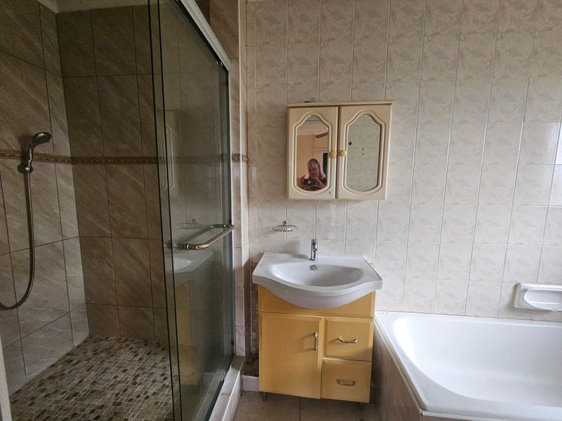 DECEASED ESTATE. HUGE DUPLEX FOR SALE - Photo 7