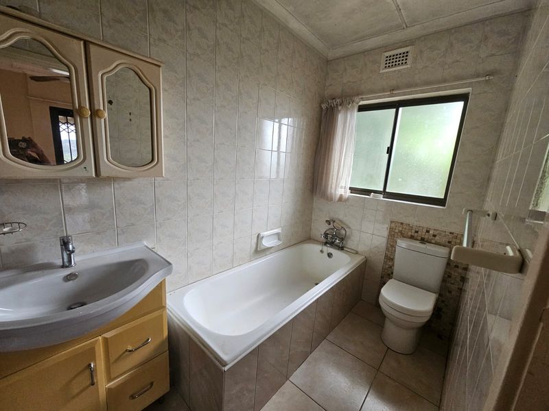 DECEASED ESTATE. HUGE DUPLEX FOR SALE - Photo 6